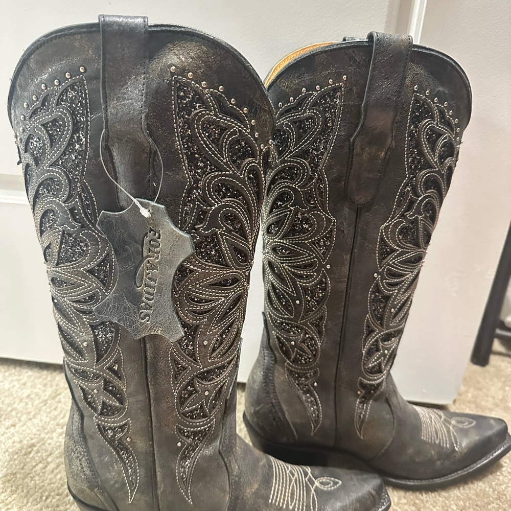 Stylish Embroidered Cowboy Boots